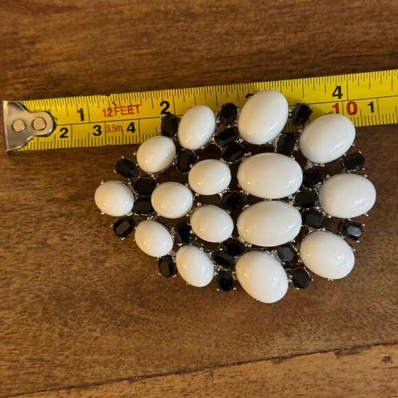 Black and White Large Costume Pear-Shaped Brooch/Pin/Pendant, Marked H. W China - Picture 3 of 8